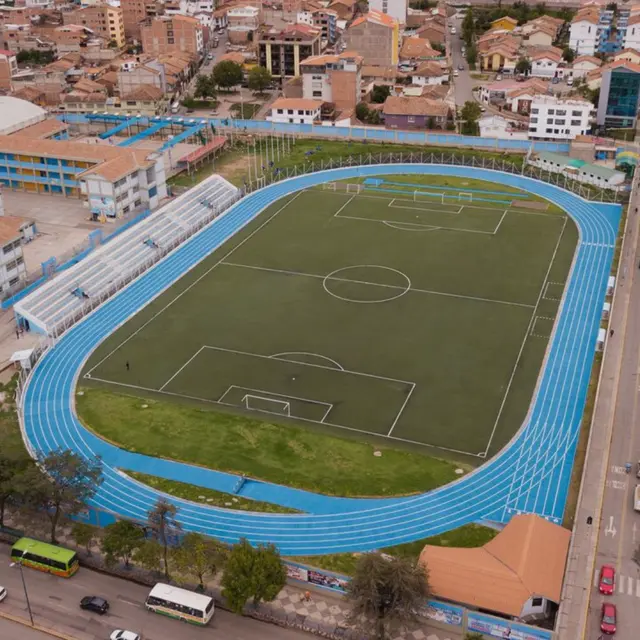 Gran Unidad Escolar Inca Garcilaso de la Vega, Lima. Pista atlética · Sistema Spray.