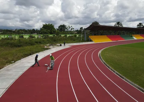 Demarcación: Pintado de líneas y señalización según el uso deportivo de la superficie.